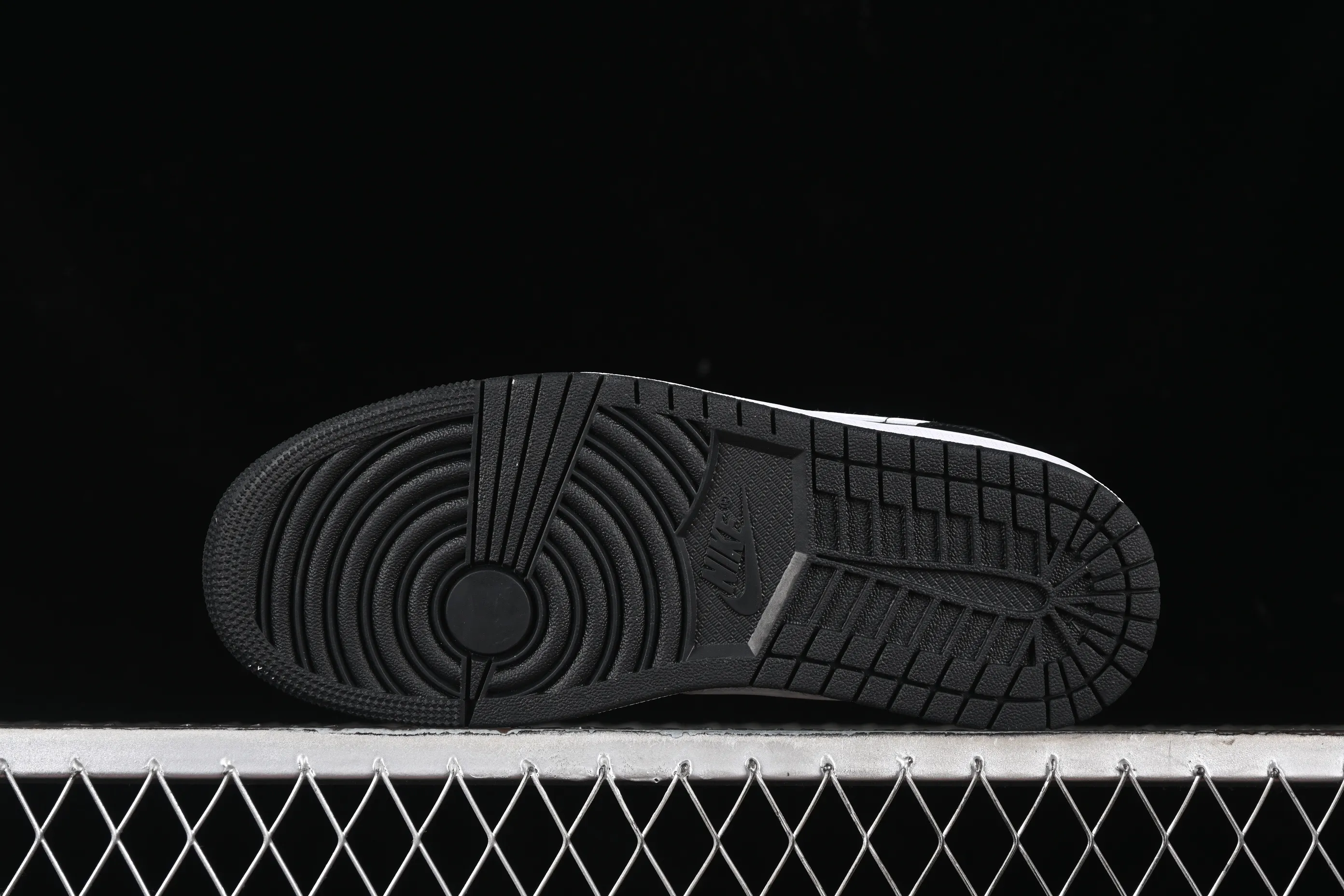 All categories Air Jordan Jordan series basketball shoes Air Jordan 1 Low Air Jordan 1 Low AJ1 Joe 1 black and white low-top retro basketball shoes 553558-043